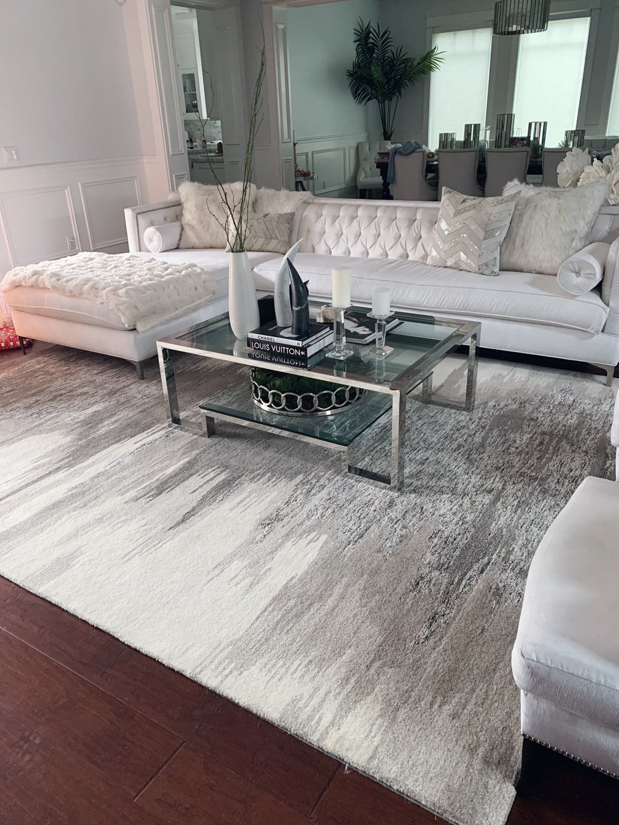 Laura88Lee's tweet photo. The new rug is a WIN. https://t.co/73IIq4kJlB