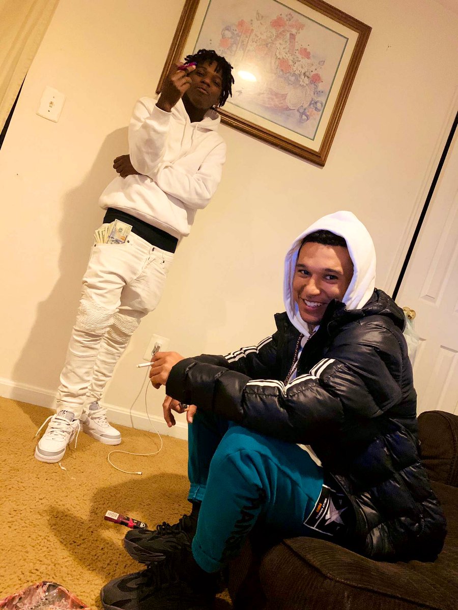 JuneSq_'s tweet photo. One My Big Bruthas Back Waitin On The Ova One #FreeCordell 💵 https://t.co/qb9BZFroDe