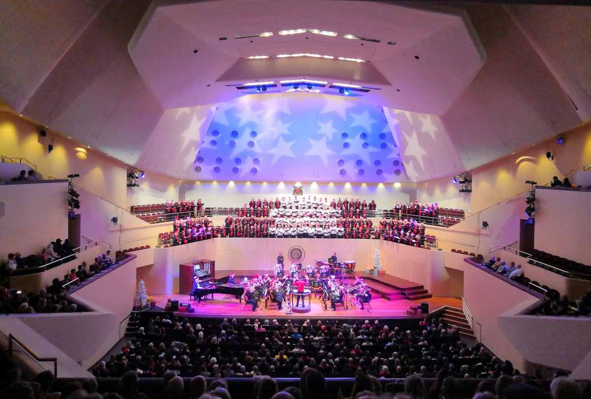 Feeling VERY Christmassy after carols at <a href="/RoyalNottingham/">TRCH</a>. <a href="/ThoresbyBand/">Thoresby Colliery Band</a> immense as per!