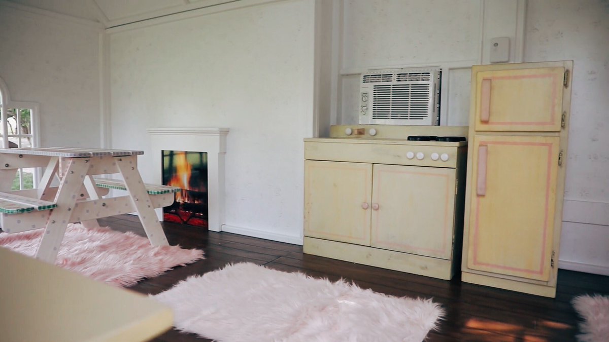 onofre1995's tweet photo. A sus casi 2 años stormi ya tiene su casita propia. Y yo para cuando? https://t.co/bbb1yCR698