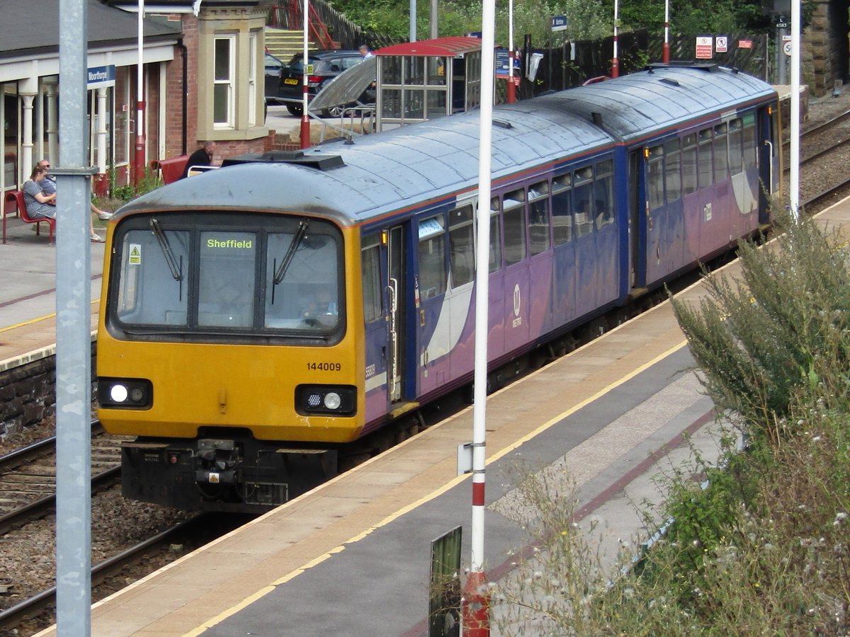 WetdogFBK's tweet image. 144009 at Moorthorpe #class144 #trainspotting