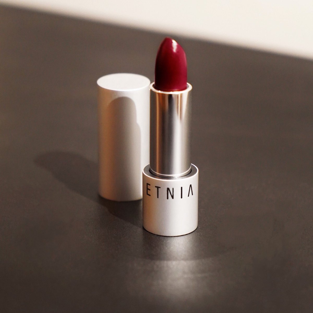 JoseOjedaOfl's tweet image. #MerryChristmas 💄 WhyNot? @EtniaCosmetics 

#Makeupdesign: @JoseOjedaOfl

#lipstick #whynot #etniacosmetics #fashion #trends #joseojedaofficial #mallorca