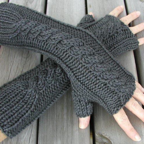 tiptopyarn's tweet photo. These mitts are giving us all the cozy vibes! Would you try to create this project?
#Knitting #ProjectInspo https://t.co/gVbzvEGjZE