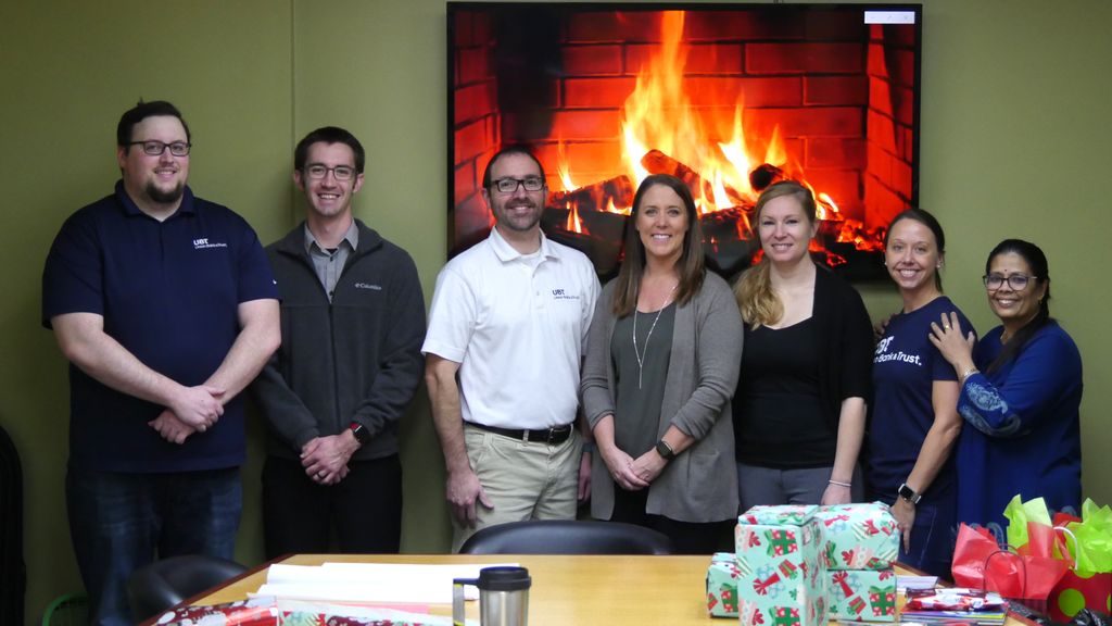 cedarskids's tweet photo. Many thanks to our wonderful volunteers including our friends from Lincoln Sunrise Kiwanis,  @LNKIndustries, @perceptyx and @UnionBankTrust who helped us wrap gifts for the many children, youth and families in our care! Thank you! #holidaygifts #LNK https://t.co/fBEipf3wFc