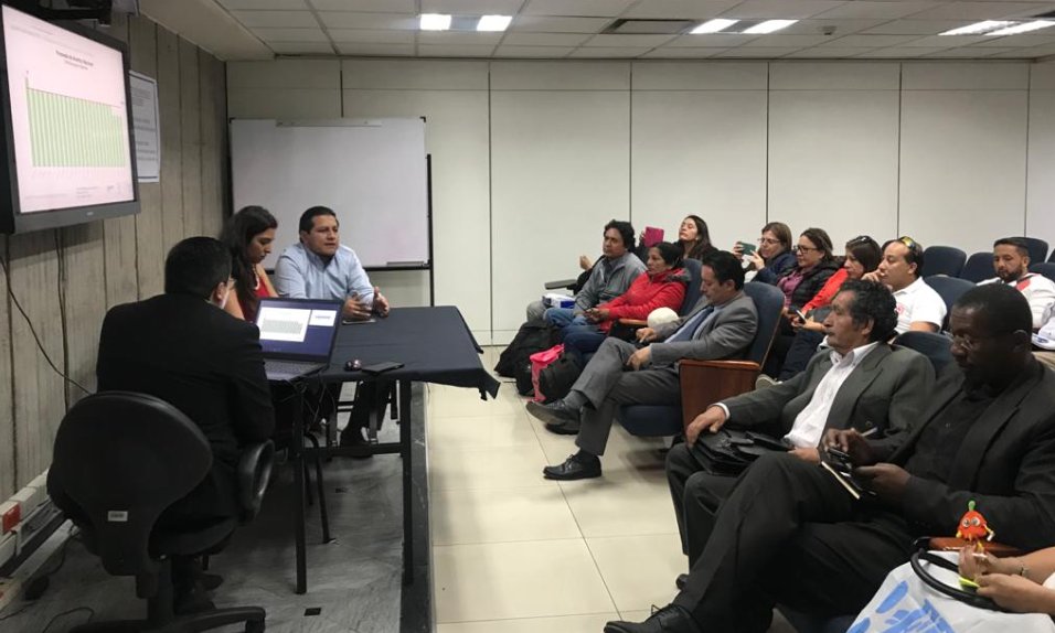 Educacion_Ec's tweet photo. Subsecretaria @MagalyPRamosJ y Edwin Palma, director de @Evaluacion_Ec mantienen reunión con representantes de @UNENACIONAL, @FENAMEEC, @RedMaestrxsEC, FUTE y delegados de maestros municipales para tratar sobre el proceso de recuperación de elegibilidad del #QuieroSerMaestro 1-5. https://t.co/b8jYJfOycU