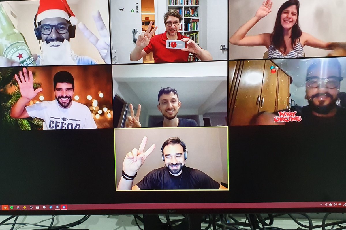 andreigurgel's tweet photo. Feliz Natal, galera @StartaeTeam https://t.co/RtU2KUrOEJ