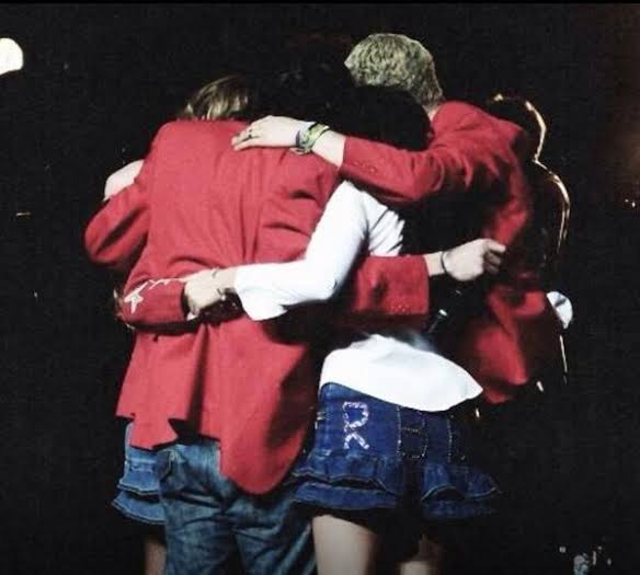 kinlek_'s tweet photo. "Tu me vuelves invencible 
no conozco lo imposible".

∞ ❤
#PorSiempreRBD https://t.co/AjLLWx6VeW