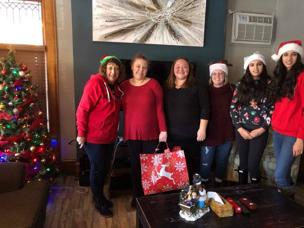 2458Women's tweet photo. Delivering some Christmas gifts to @HiatusHouse ,  @WellComeCentre , The Inn, &amp; @y2ythebridge 
 in Leamington. @2458Women wish we could have all come to thank you for all that you do for our community! #CommunityMatters #YQG https://t.co/RyzjMVliAV