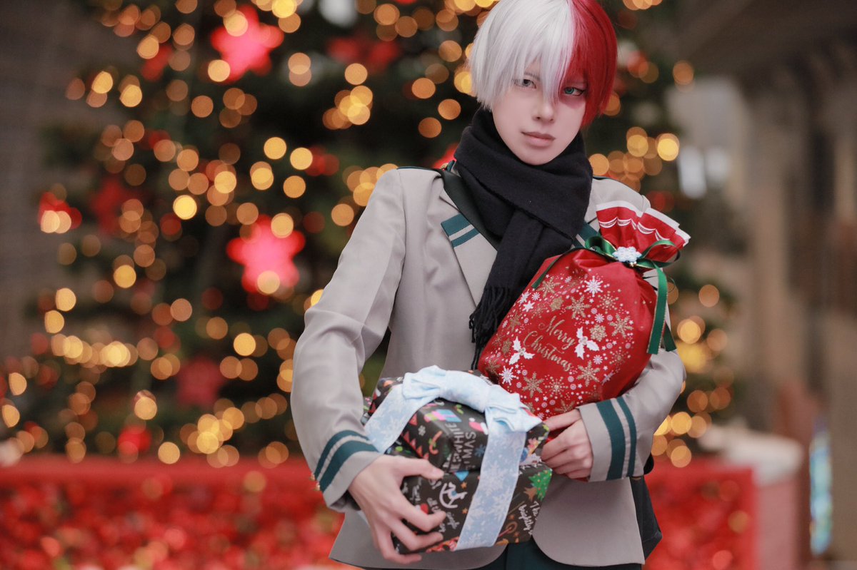たかまる Mb Fit 2 Kameraman Q めっちゃエモい4枚ですね クリスマスver ヒロスと違うので表情作るの難しかったと思いますが 賑やかな中に孤独感があって良いですね そしてカメラマンさんの構図と光の入れ方が素晴らしい Twitter