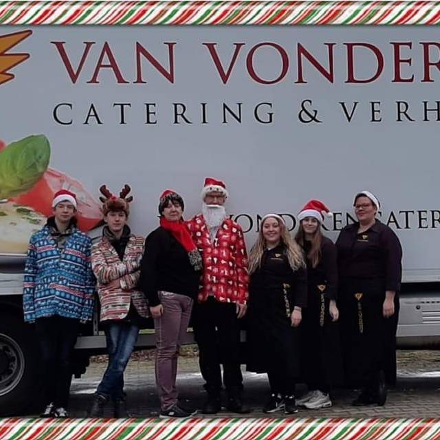Namens ons alle (ook degene die niet op de foto staan) wensen wij iedereen fijne feestdagen en een spetterend nieuwjaar🎄🍾🎅