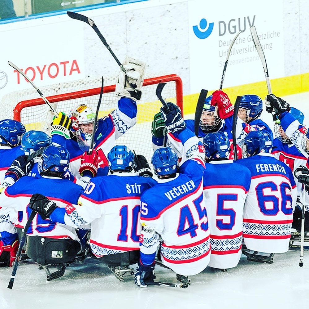 Sharing some of our favorite cheers 🎉, because the holidays are here! Best wishes to everyone in the para ice hockey community for a safe and festive holiday season!🎄🕎 🏒 

Where will you be playing hockey this week?