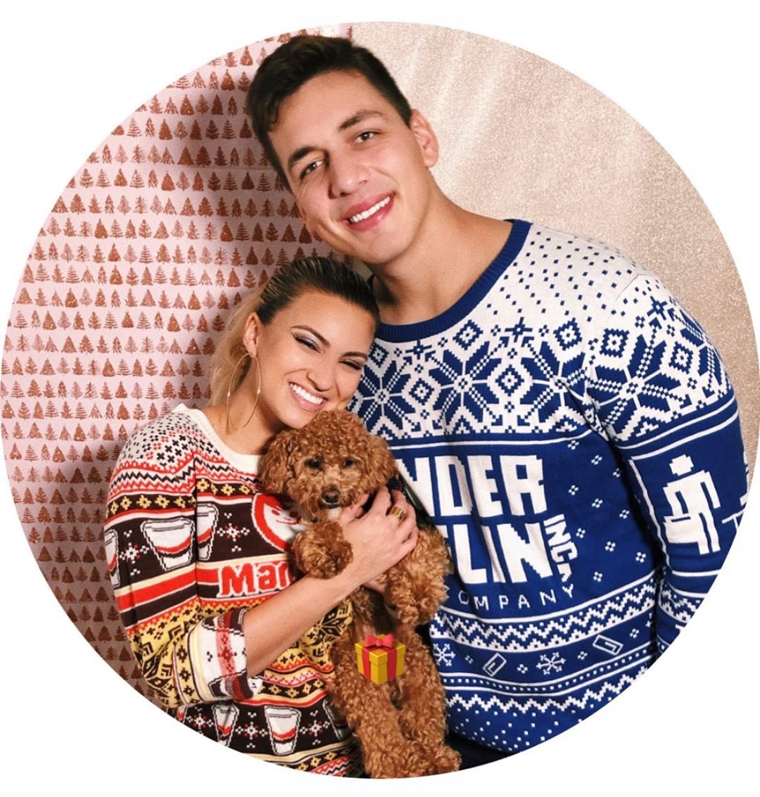torikelly's tweet photo. a digital christmas card from the Murillo’s lololollllol 🎄💕 https://t.co/NfWyAROzeI