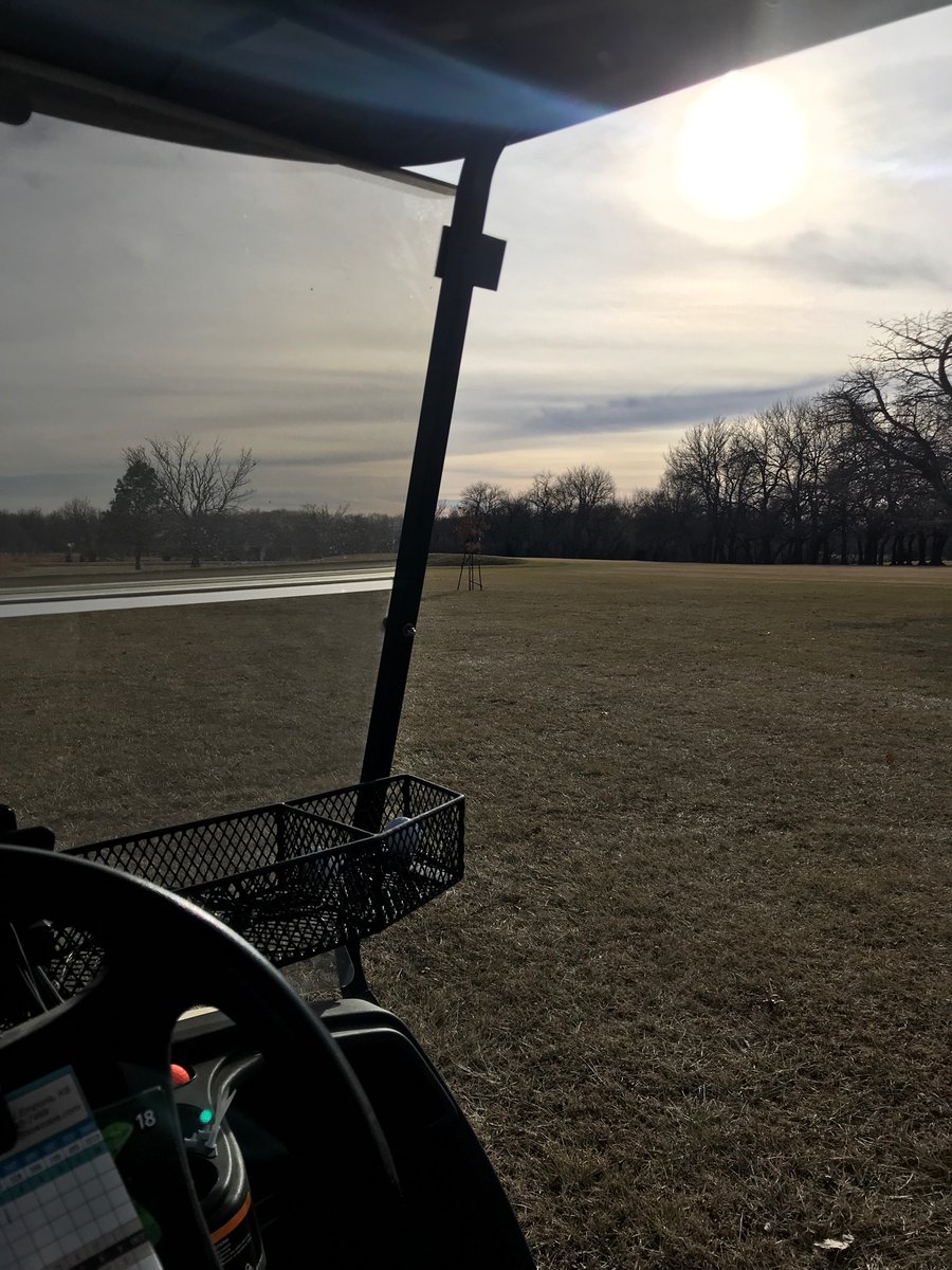 jyoung101's tweet photo. Gotta love some golf in Deciembre! #SilceOfPizza #OBWon #ShovelandPail #LegalizeMulligans https://t.co/V4w7c0oMi2