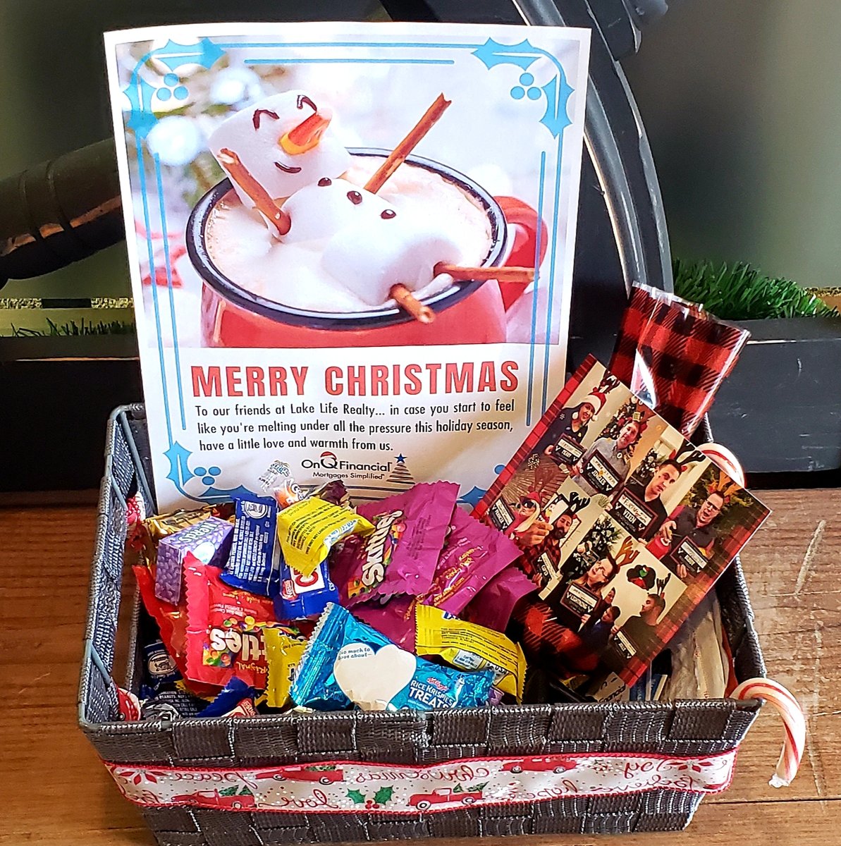 LakeLifeRealty's tweet photo. Big thanks to the Miller Team with OnQ Financial for our Christmas goodies! Such a fun group of folks - we always appreciate their visits and them thinking of us.
#WeLoveOurLenders #LakeLifeRealty #RealEstate #Realtor #RealtorLife #MerryChristmas #Christmas #LakeLife https://t.co/DGbStaDNeH