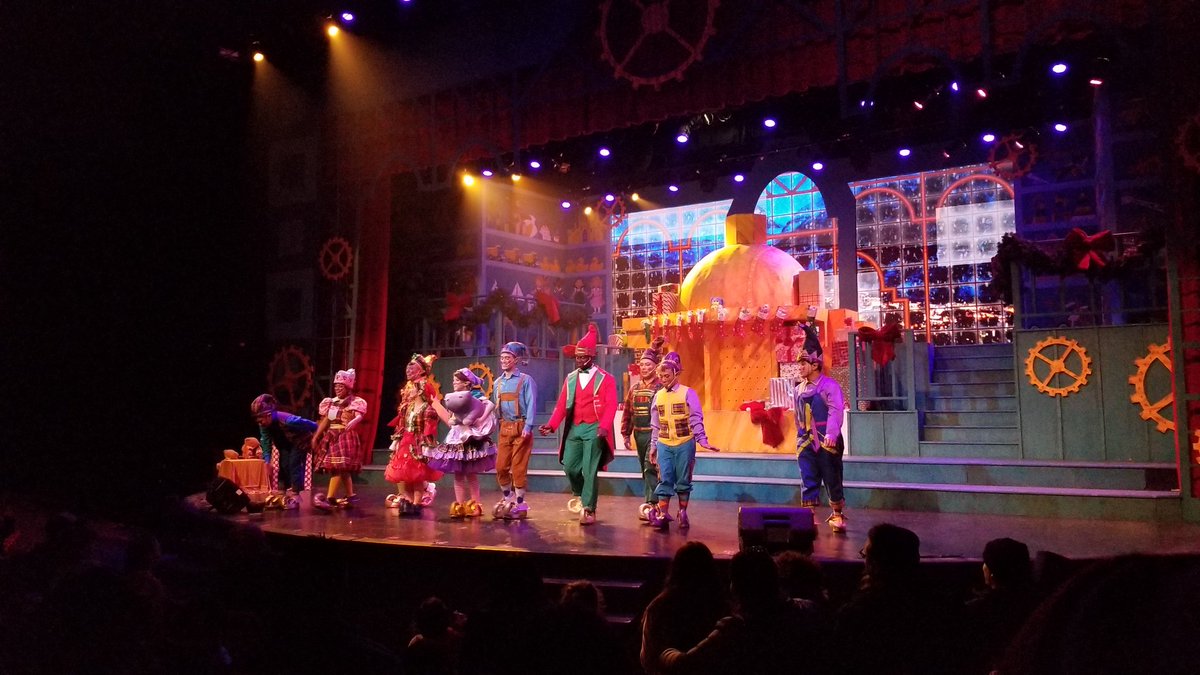 ThrillsByTheBay's tweet photo. My 3 #GAWinterfest favorites @CAGreatAmerica! https://t.co/6iqqOcrIdx