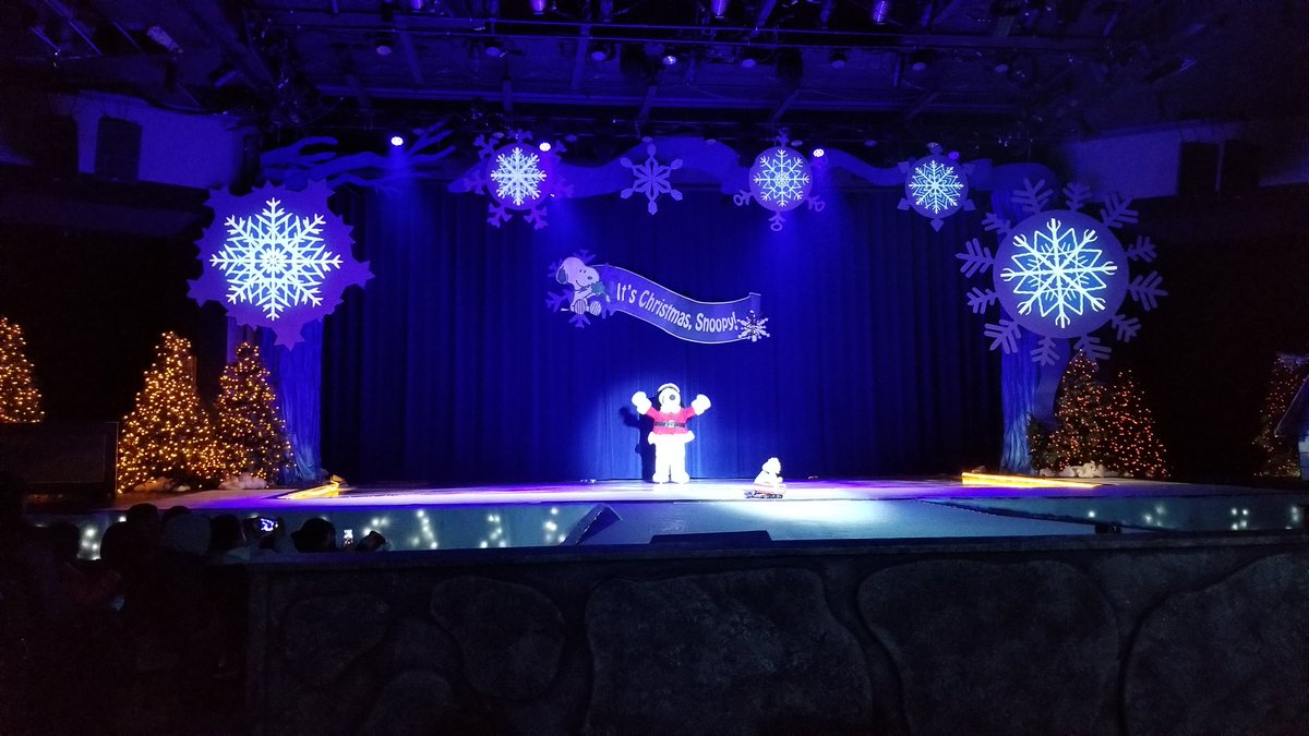 ThrillsByTheBay's tweet photo. My 3 #GAWinterfest favorites @CAGreatAmerica! https://t.co/6iqqOcrIdx