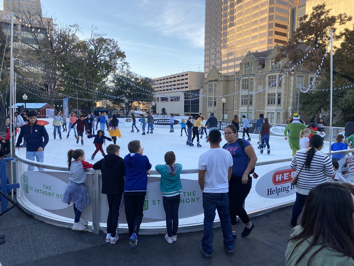 girdley's tweet photo. Meanwhile.. in San Antonio.
It’s 72 degrees and sunny.
And this...
#rotaryicerink https://t.co/smZZ6quvht