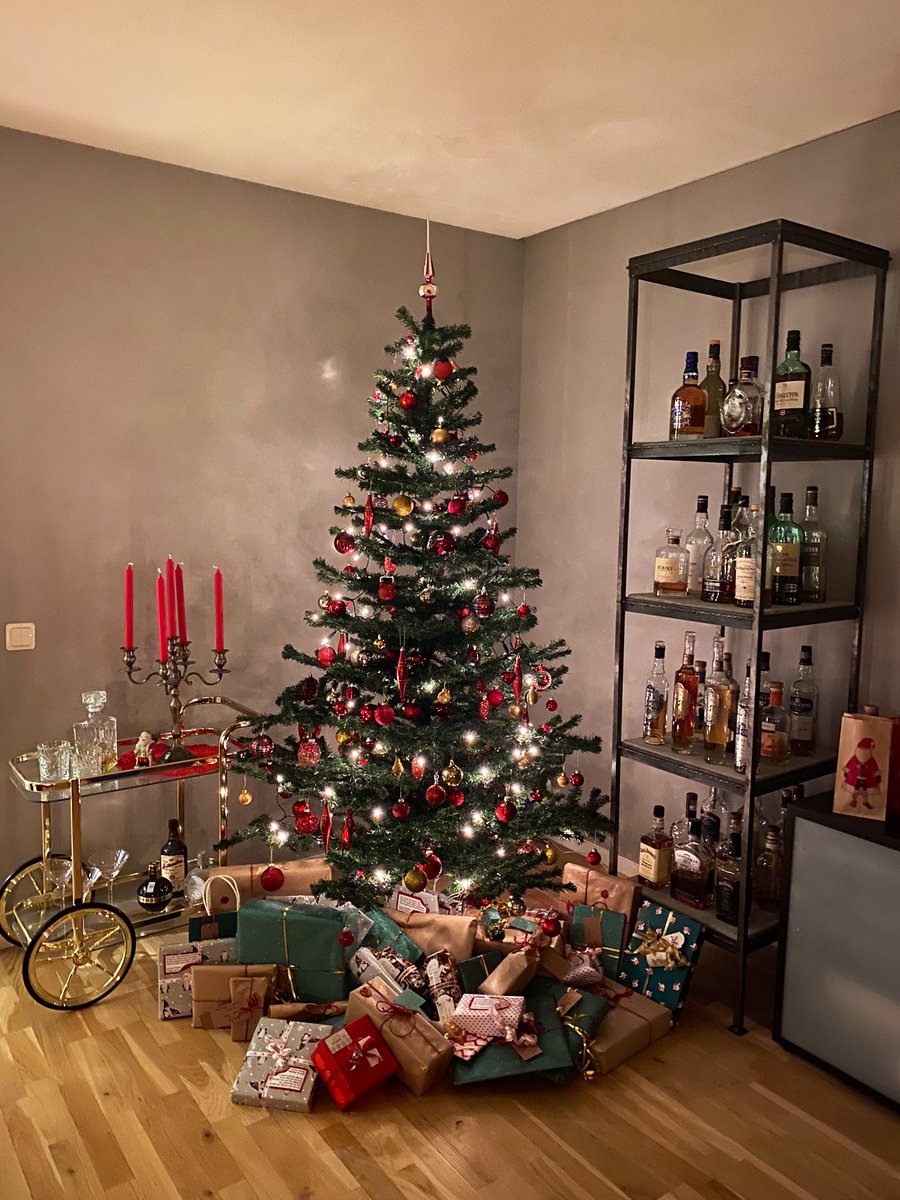 itsMariehs's tweet photo. Vi ska inte ha så mycket julklappar i år osv... men vackert blir det 😍 https://t.co/3WNlia320B