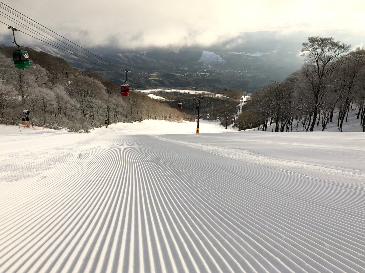 takasu_snowpark's tweet photo. コース幅拡大してますよ〜👍👍
ダイヤモンドコース本来のワイドバーンを発揮しつつあります！🔥 https://t.co/BzVCYCLLkO