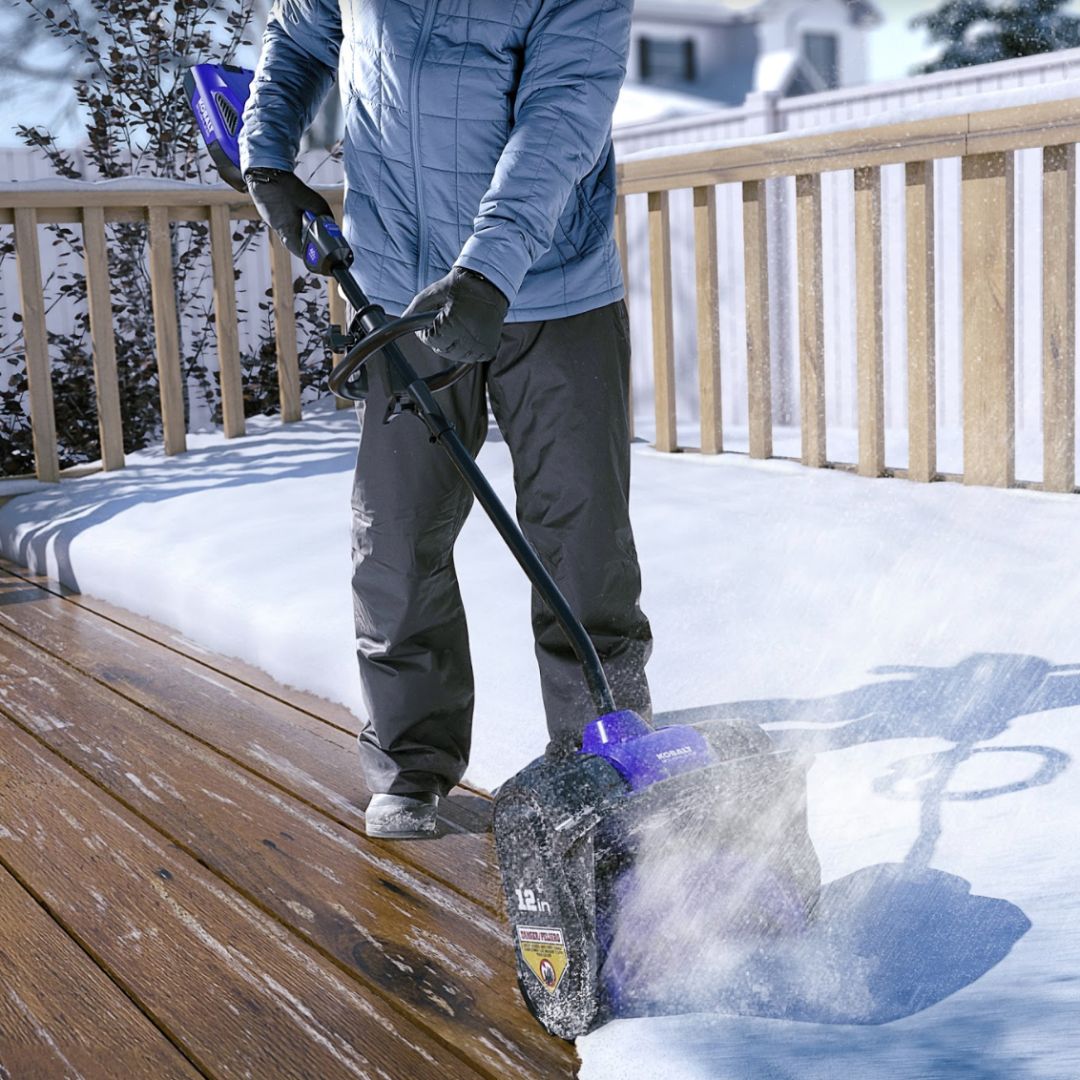 KobaltTools's tweet photo. Snow season is officially here. Time to stock up on your #snowessentials, like our 40V Cordless Snow Shovel. It can clear a 2-car driveaway with ease on one full battery charge. #KobaltTools Item # 1319248
https://t.co/ciOD2CTrua https://t.co/DOZ225CjLs