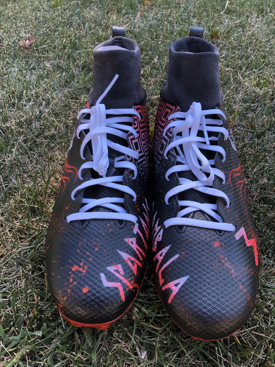 JHrusovsky's tweet photo. Custom painted home and away  #football cleats for a young #highschoolfootball star #hrusovskyscustomkicks #spartans #NIKEFOOTBALL #jacquardpaints #customcleats @JacquardProduct @usnikefootball #sparta #idyepoly #spear #spartanhelmet #blood https://t.co/KlIPZx7E5u