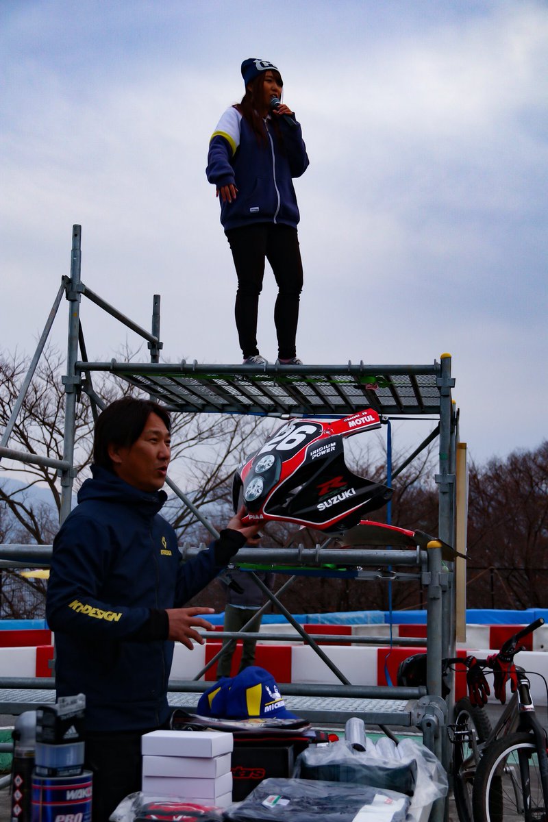 hii156's tweet photo. 山梨モータースポーツファンフェスティバルの思い出🗻#ymff
まいちゃんや来てくださった方が撮ってくれた「お仕事ひーちゃん」(まいちゃん命名❤)の写真がとてもお気に入りです🎄🌟高いところから失礼しています。(笑) https://t.co/jcoKHYKAQb