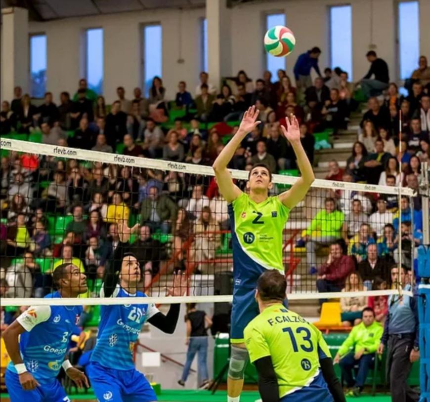 🇻🇪🏐 <a href="/fsoteldo/">Francisco Soteldo</a> anotó 2 puntos, un bloqueo en la caída 1-3 (-22/19/21/29) de <a href="/VoleyTextil/">Voley Textil</a> (10°, 3-8) ante UBE L 'Illa Grau en la Superliga 🇪🇸. <a href="/Andy_Rojas3/">Andy Rojas</a> sumó 21 puntos, dos servicios y tres bloqueos🏐🇻🇪
.
.
#VenExVol #Venezuela #volleyball #voleibol #voley
.
.
📸 <a href="/RFEVB/">Real Federación Española de Voleibol</a>