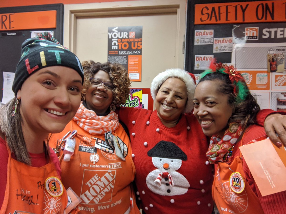 THDFox's tweet image. Another D90 #superstar, Yeshi, earned her #GoldHomer 🤩🙌😁👏 Yeshi makes our #pros &amp;amp; #diyers feel welcomed and at home while shopping #MA4640 🧡 #thisiswhatgoodlookslike #HomerTime #WeAreTheMidAtlantic