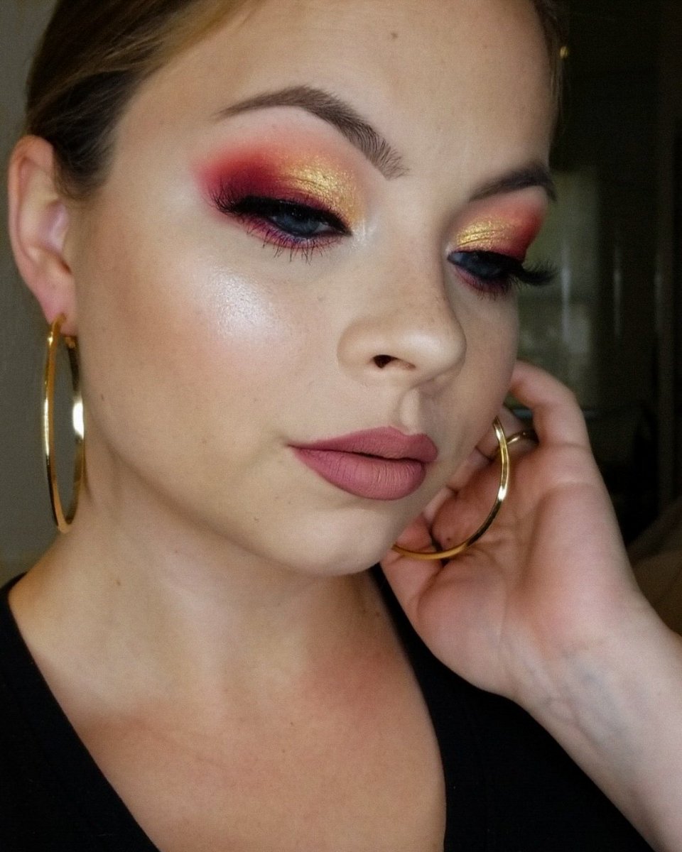 shyshbeauty's tweet photo. @ABHcosmetics x @norvina1 vol. 3 palette 
@jaclyncosmetics beaming loose highlighter in extra 
#norvinacollection #jaclyncosmetics https://t.co/6KhTTOPd6T