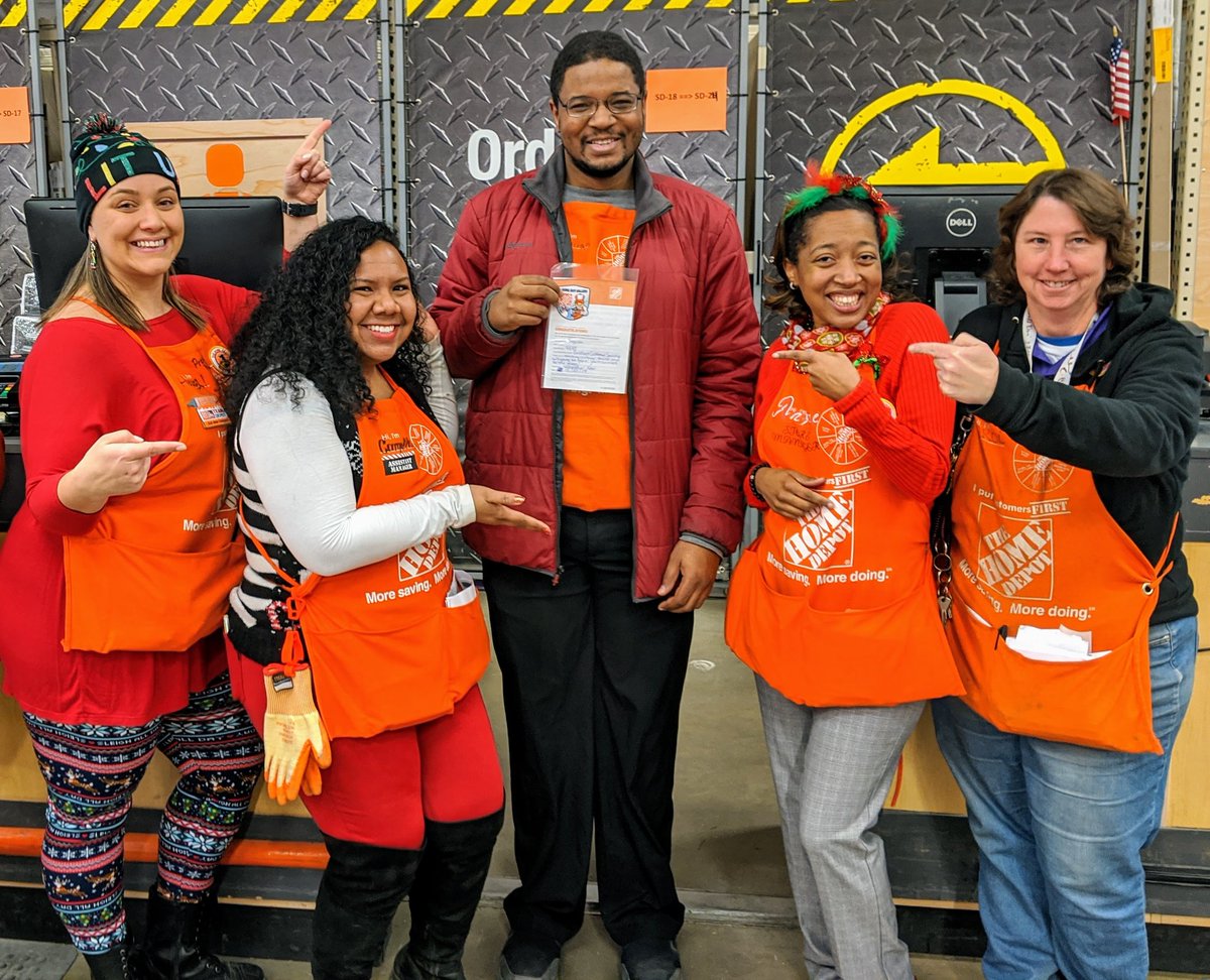 THDFox's tweet image. #FIRSTHOMER ALERT🚨⚠️🧡 D31s newbie, Sequan, is a #rockstar 🙌 He gives great #customerservice &amp;amp; is always trying to learn new things 😎 #thisiswhatgoodlookslike #MA4640 #HomerTime @AnyaeBailey @CarolDavis88 @itsscamella @CollazoH