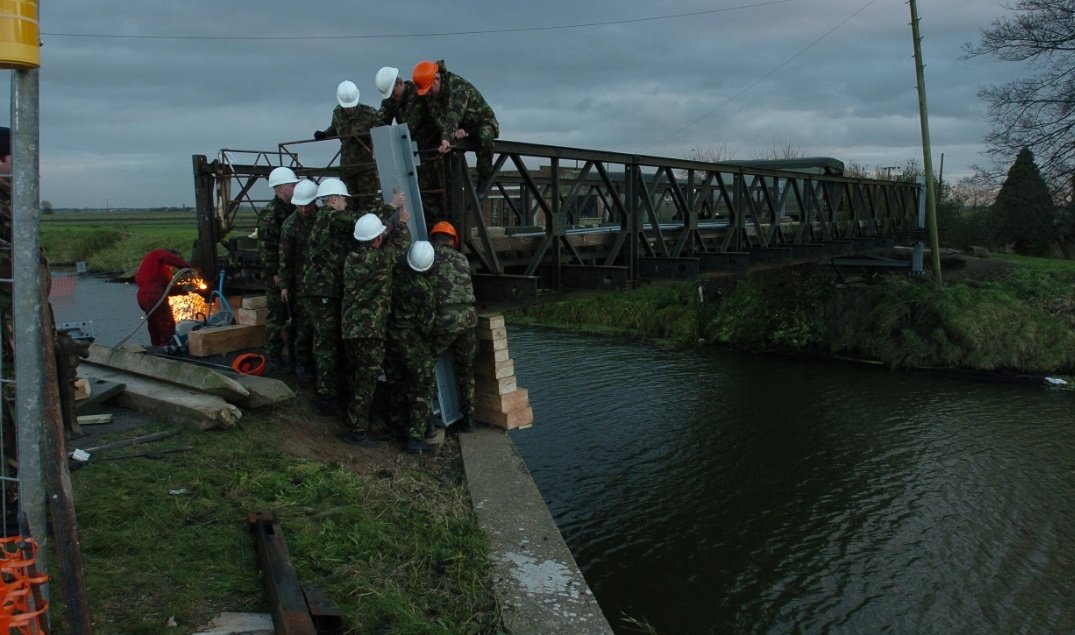 EvansGary74's tweet photo. @Sapper211 @WO2ProudSapper @Proud_Sappers @53FdSqn My section raised that bridge in 2006 allowing more access to the waterways https://t.co/zg8y7gi2wV