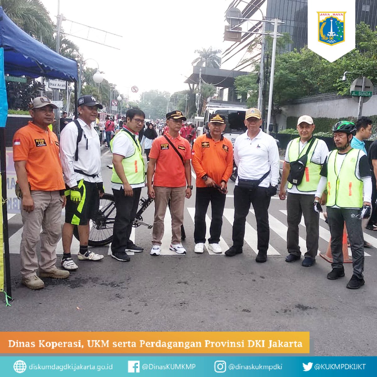 KUKMPDKIJKT's tweet photo. Sebanyak 110 orang jajaran Dinas KUKMP melakukan pengendalian terhadap pedagang HBKB di sepanjang jalan Sudirman - Thamrin pada Minggu (22/12/2019)
#dinaskukmp #kukmp #jakartaberkolabo2asi
#pedagangcerdas #ukm #kukmpdkijakarta #cfd #carfreeday #thamrin #tertibberdagangdihbkb https://t.co/INsqhtf25D