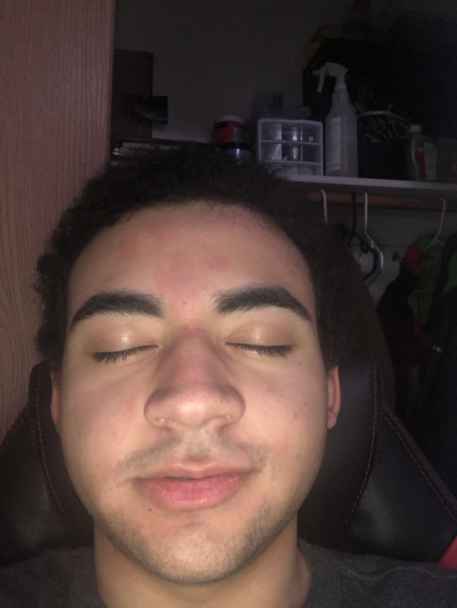 DainIsKing's tweet photo. Does my face look droopy? Might be strokin out https://t.co/FNFxHvZcxa