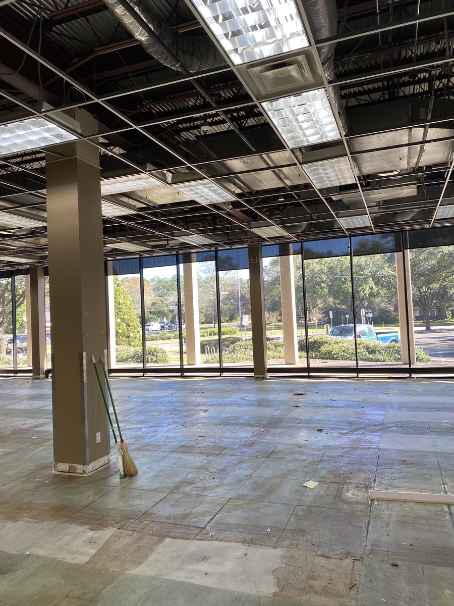 helen_hall_lib's tweet photo. More renovations are happening today at Helen Hall Library! #renovations #Construction #helenhalllibrary #library #texas #MondayMood https://t.co/oNqDCiNfxH