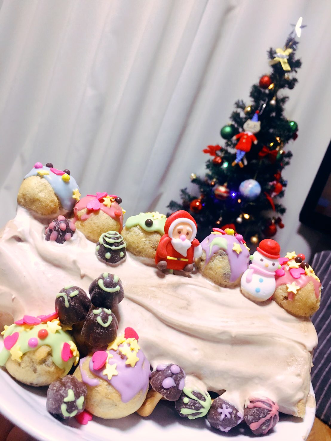 法師山真珠22 3 聖子ちゃんだけの３women S Live 金町openhear決定 お家クリパで手作りケーキ 今年はムスメ2号3号が仲良くデコレーション W クリスマスケーキ きのこの山 チョコカルシュー ダイソーデコペン キラキラシュガーもダイソー