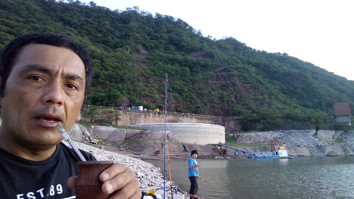 Juanlui31711694's tweet photo. Con Mariano #misolmayor Nos vinimos nomas #pescando , hermoso está quedando las obras @TucumanTurismo en el #Diquecelestinogelsi https://t.co/ufyKpM4Bt9