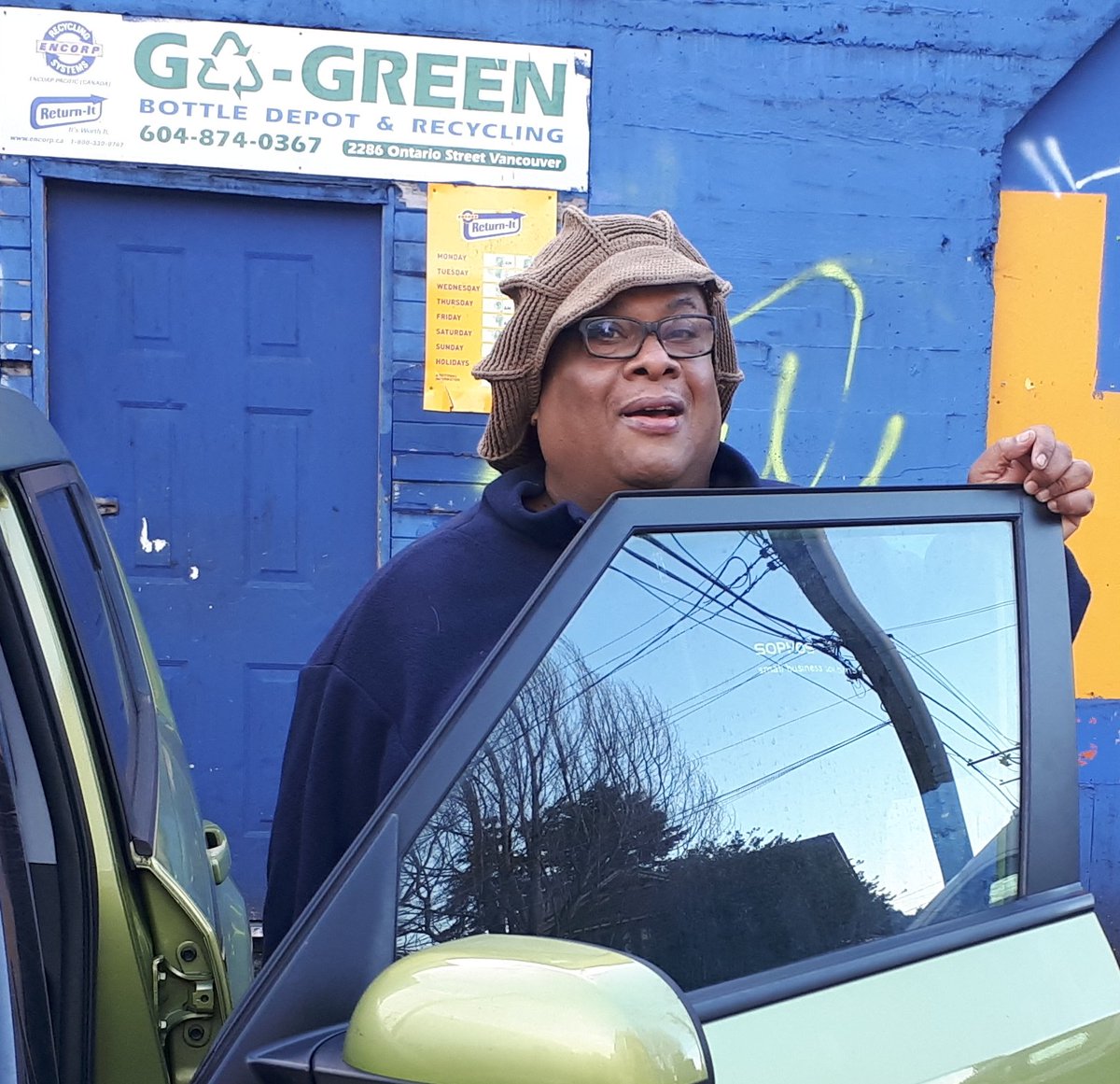 ShrubLoveYVR's tweet photo. Met a @modo_carcoop legend today at @Return_It on Ontario St - This is Dave, he is super sweet and Modo member #5 ... and I am member number #8000 and something. Perspective! #carshare #gomodo https://t.co/qA3bsxZTYs