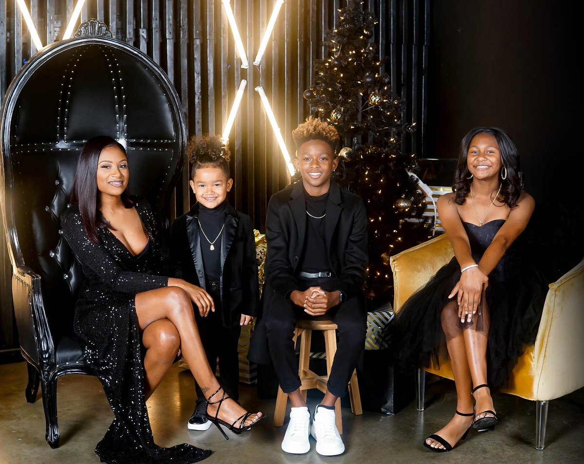 LANO_DONTCARE's tweet photo. Danny an his family #XMASPICS https://t.co/VeezkYc6lV