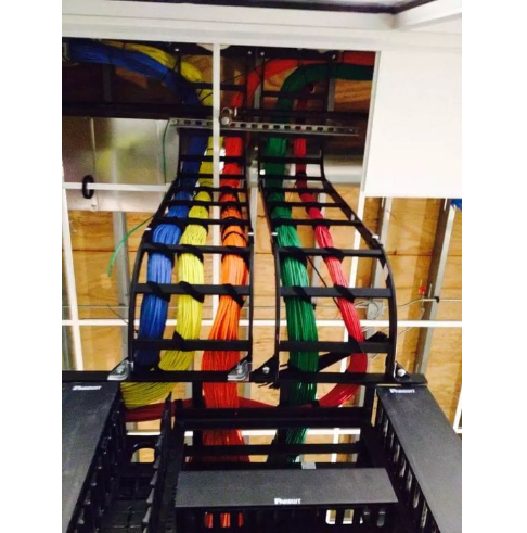 OneStopCables's tweet photo. Today's #cablemanagement wishing you Happy Holidays!! #onestopcables #merrychristmas🎄
~
~
#structuredcabling #datacenter #cableinstaller #installationtechnician #networktechnician #networkadministrator #cat5e #cat6 https://t.co/Pcr59FJJbm
