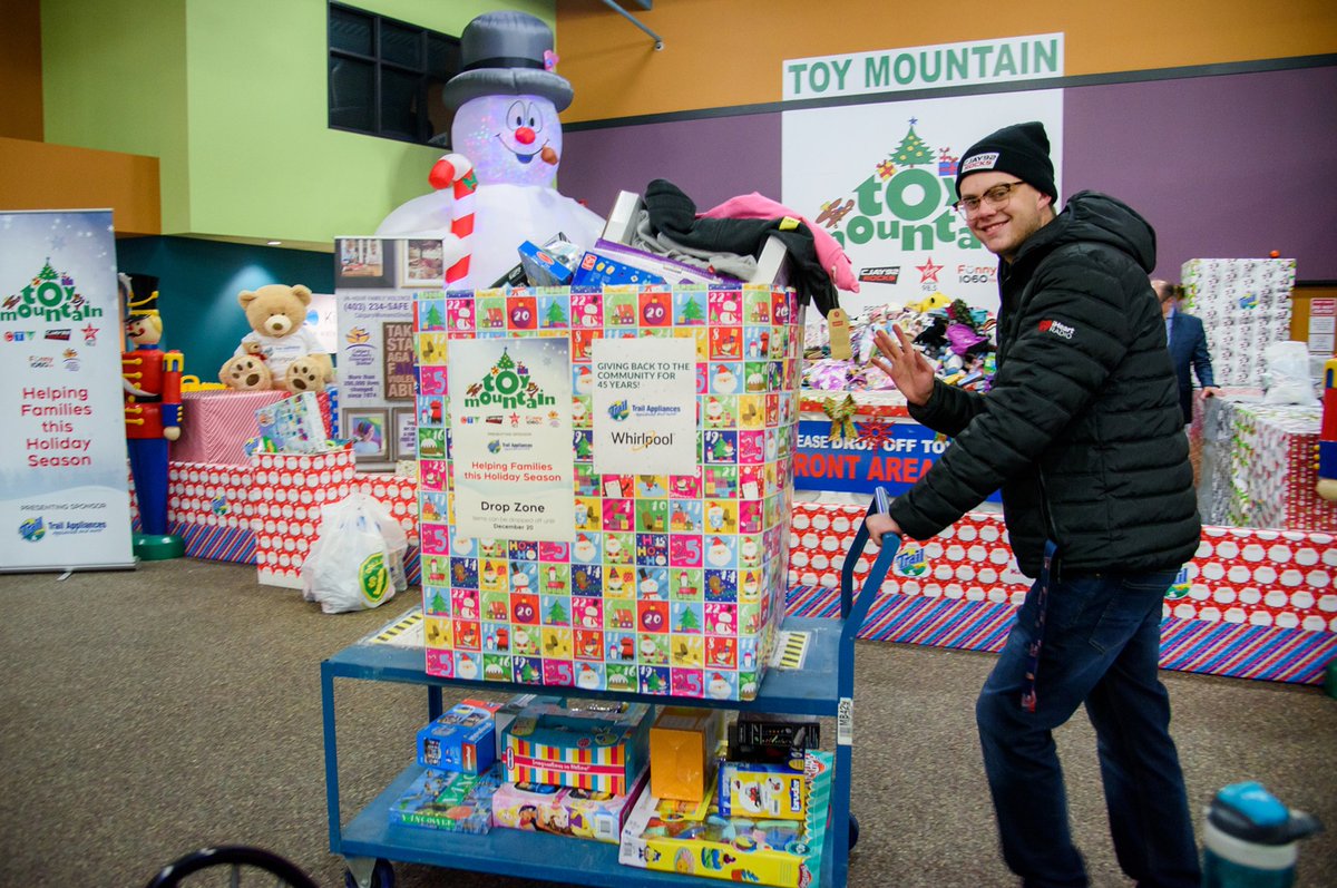 End_Abuse's tweet photo. Thanks to @CJAY92 and their listeners for supporting #stuffthestudio again this year as part of @CTVCalgary #Toymountain2019. You guys rock! Toys were dropped off @Trail_ABSK & added to the #toymountain. Photos: Nicole Halverson Photography #toymountainyyc #takeastand #endabuse https://t.co/nHzcp4tbif