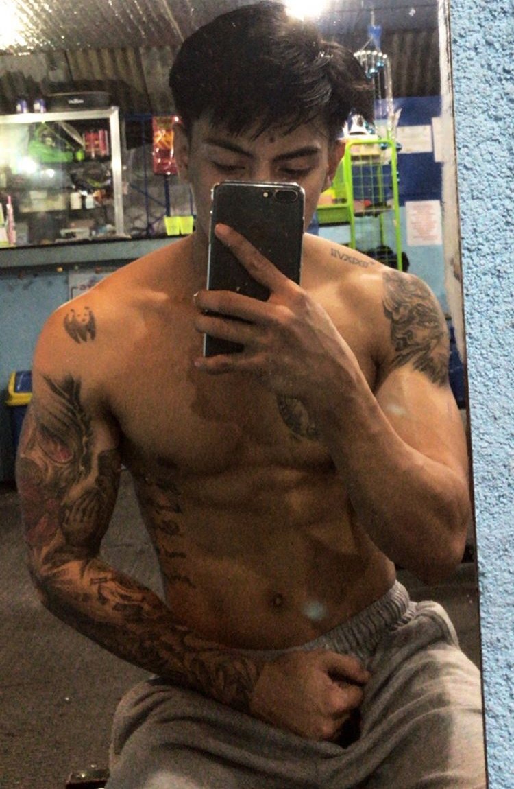 GovernorLudivi1's tweet photo. Gym day before noche buena/ christmas eve later. 
Who's good boy make me happy. 

#findom #alpha #cashmaster #musclegod 
#asianmaster 

#paypig #finsub #finslave #cashslave  #cashcow #cashpig 

@WorshipFindom @5ft7footswitch  @PigRipe @touchRTP  @slavekane  @Rtfinddom  @rt4dom https://t.co/G1mvhKQx6a