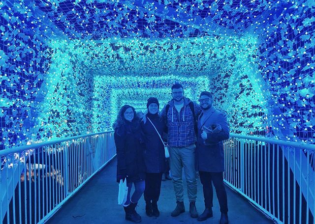 jimflynn7's tweet photo. Doing things with friends doesn’t always keep you from feeling blue #aurorafestivaloflights https://t.co/acYGNVSKog