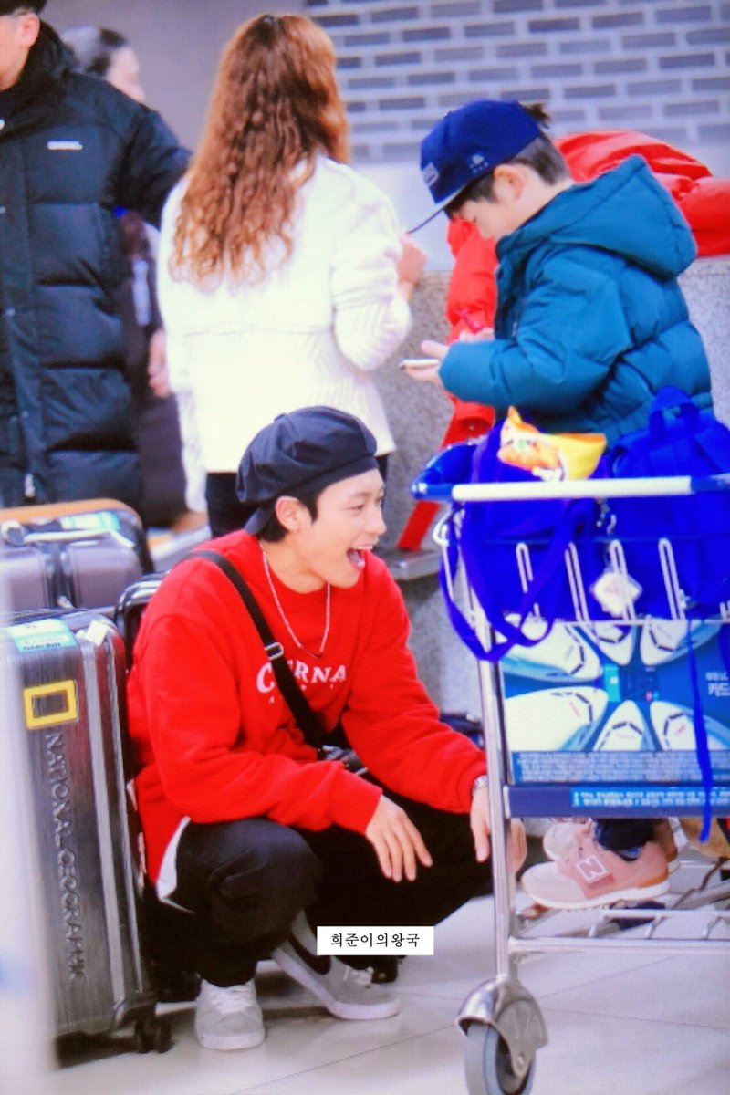 HeeJunsKingdom's tweet photo. 191224 김포

#크나큰 #KNK #오희준 #희준 #희준짱짱 #HEEJUN #ヒジュン https://t.co/OqT7WAGeSj