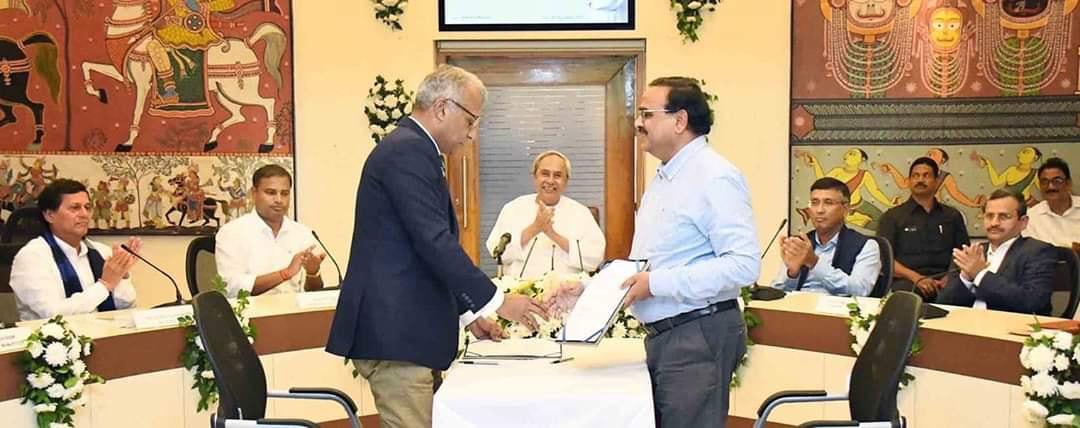 RugbyIndia's tweet photo. A historic day for Indian Rugby! We are pleased to announce our partnership with @KIITUniversity &amp; @kissfoundation! 
An MoU was signed in the presence of the Hon. CM @Naveen_Odisha in Bhubaneswar. 
@achyuta_samanta
@RahulBose1 @sports_odisha @asiarugby #BecauseWeLoveRugby https://t.co/VV7hLG7huV
