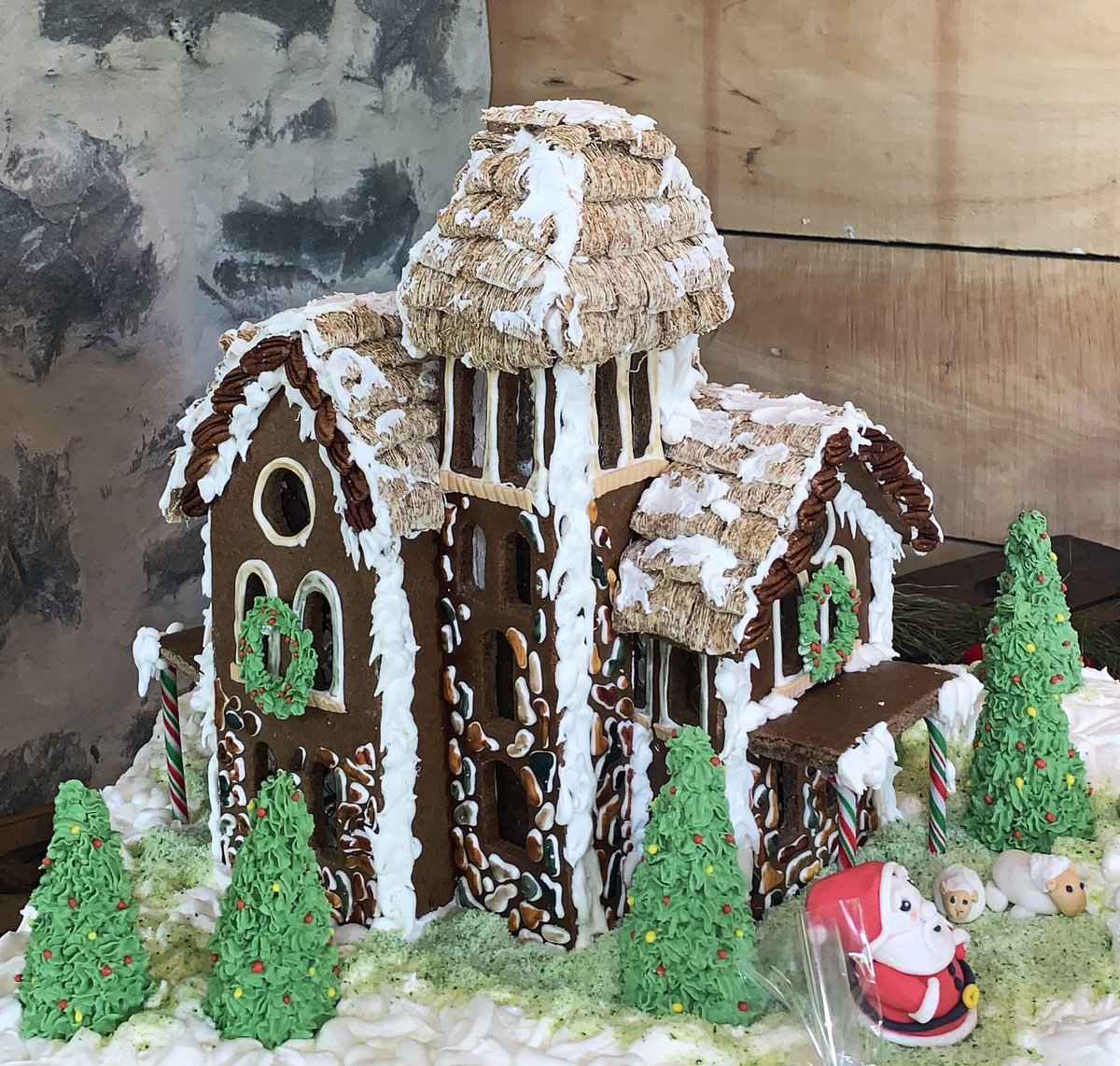 🎶 It’s beginning to look a lot like Christmas! 🎶 This year's gingerbread house created by our talented Chefs! 👩‍🍳
#capekidnappers #robertsonlodges #relaischateaux #luxurylodgesnz #hawkesbay