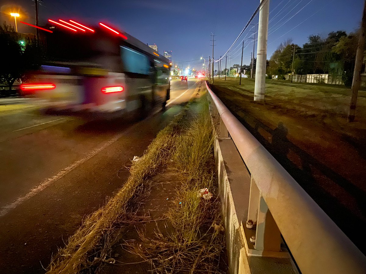 SergioChapa's tweet image. Houston can definitely use better sidewalks… Nothing like the &quot;whoosh&quot; of a speeding bus when you&apos;re plowing through a poorly lit sidewalk overgrown with weeds. Even without the weeds, I dont think this sidewalk off Westpark Drive is ADA compliant... 🧐 #HoustonProblems