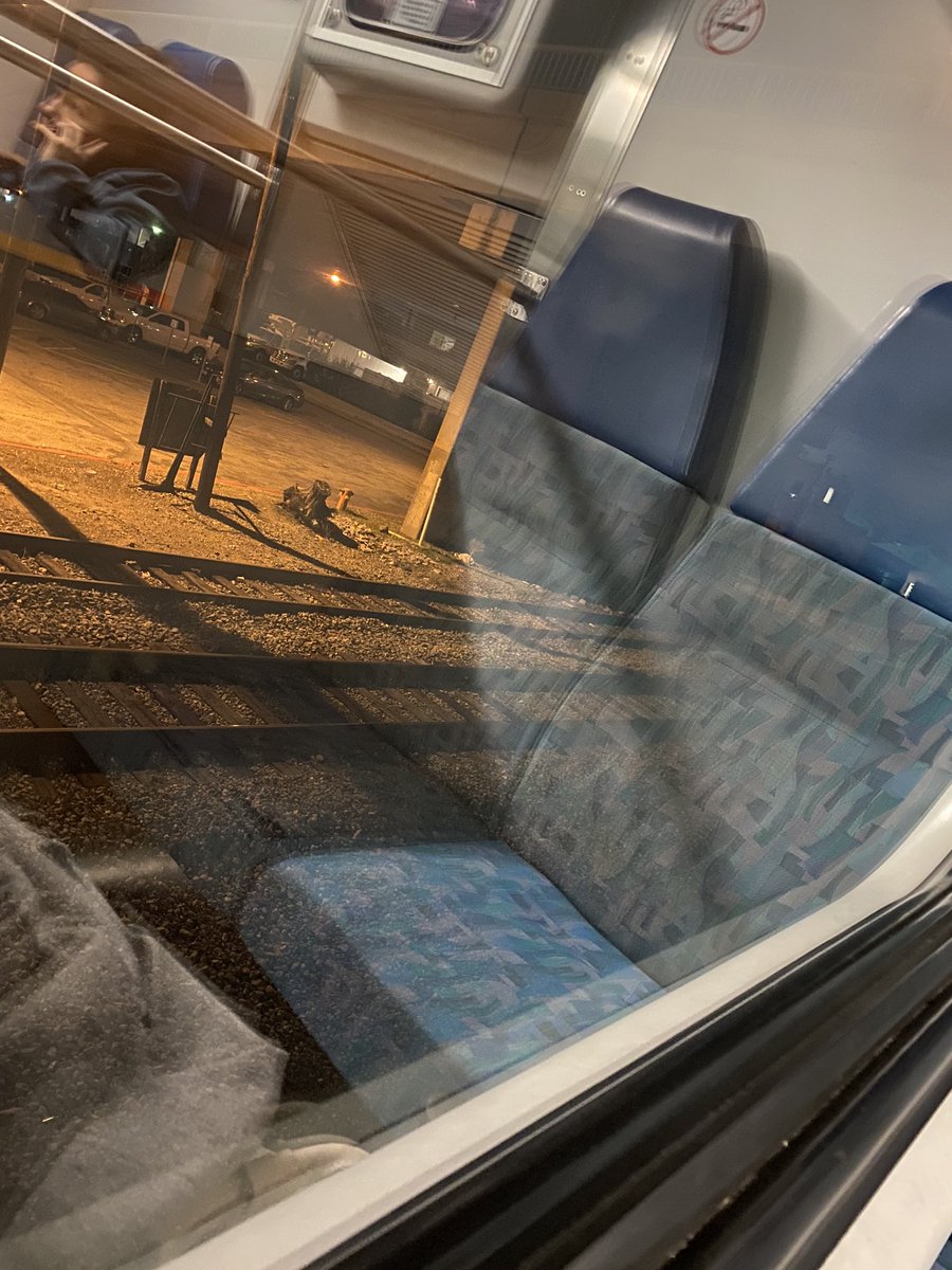 kaysie_b41's tweet image. Typical @MetrolinkAV @Metrolink fashion train just shut down, lost power, and coasted to a stop just outside of Burbank station. 👏🏼👏🏼👏🏼👏🏼👏🏼 #Metrolink #qualityservice @FailMetro