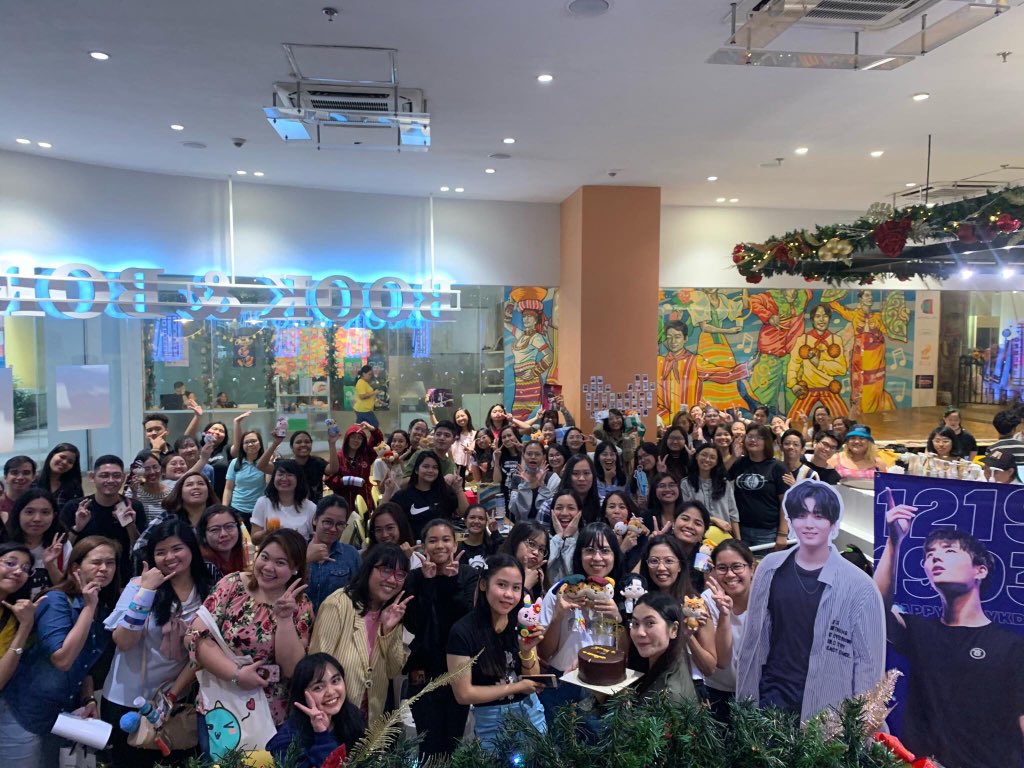 strnghldsrbrkn's tweet photo. day 3. thank u so much mydays! 💙 #APageForUs #HappyYoungKDay https://t.co/KsoUgqO4wF