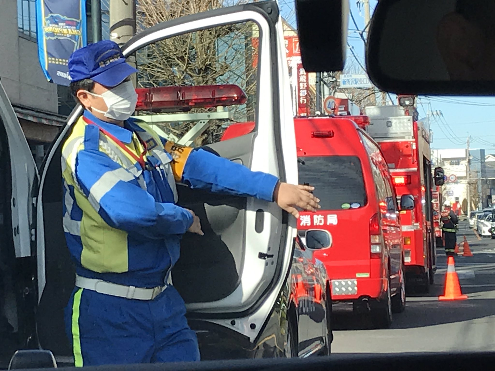チャラ 所沢市松葉町で事故 武蔵野銀行に車が突っ込んでました 所沢 武蔵野銀行 新所沢 チャラ 所沢市松葉町で事故 武蔵野銀行に車が突っ込んでました 所沢 武蔵野銀行 新所沢