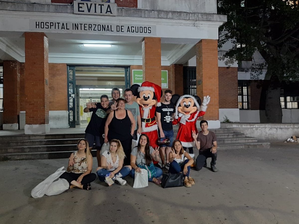 Gracias a los chicos de la JR por hacer una navidad mágica 🇮🇩